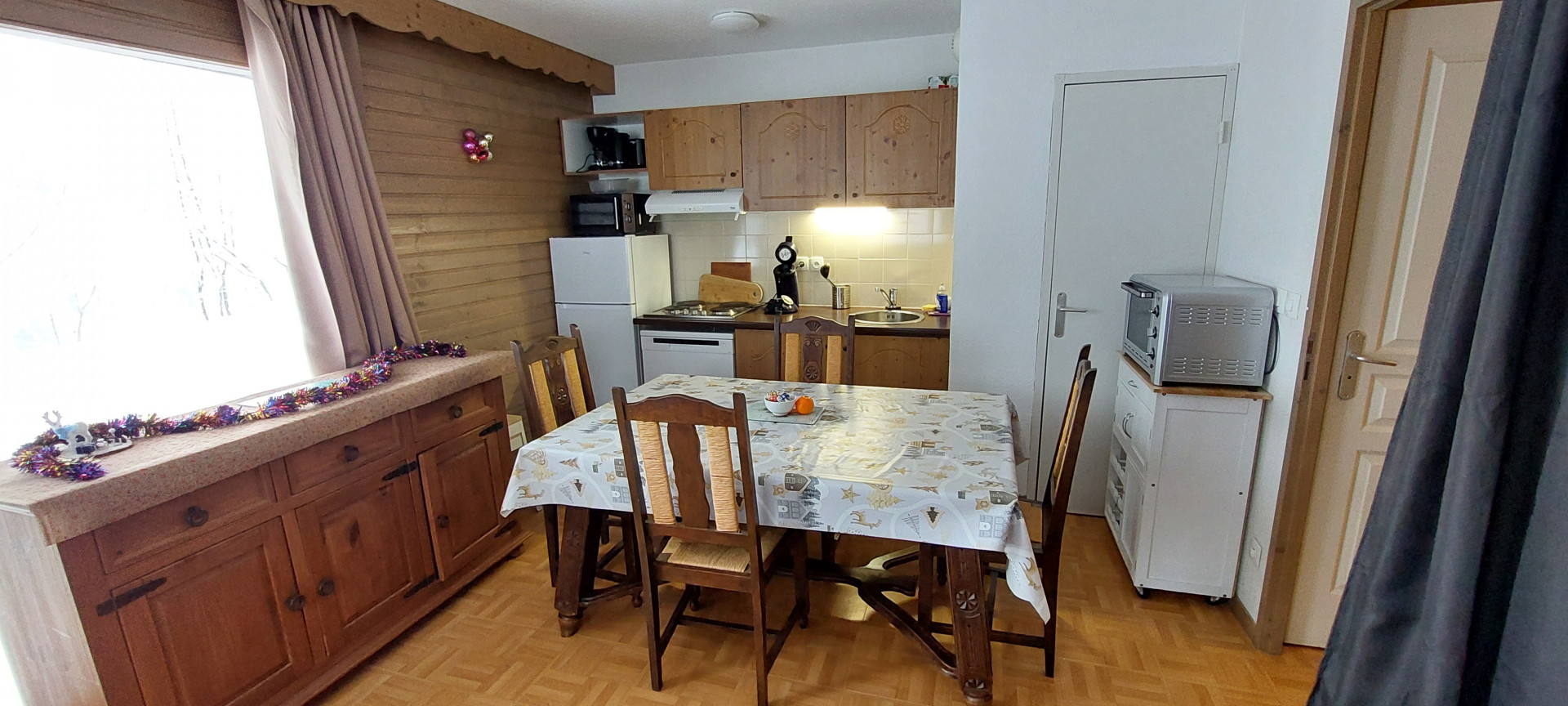 Intérieur salon-séjour Ecrin des neiges C06 Chamrousse