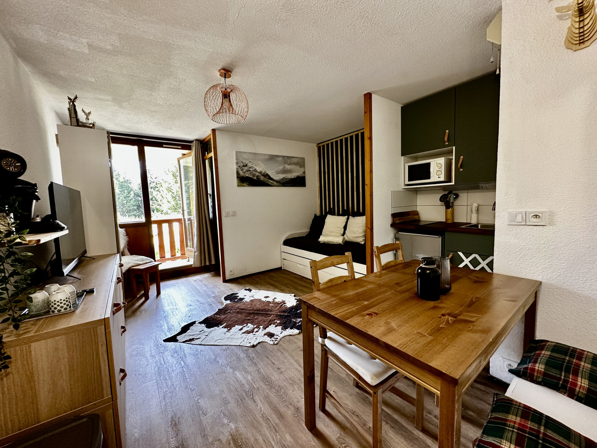 Intérieur salon séjour Edelweiss 113 Chamrousse - © DR Chamrousse réservation location appartement 2 pièces 4 personnes 35m² Edelweiss 113 station ski montagne grenoble isère alpes France