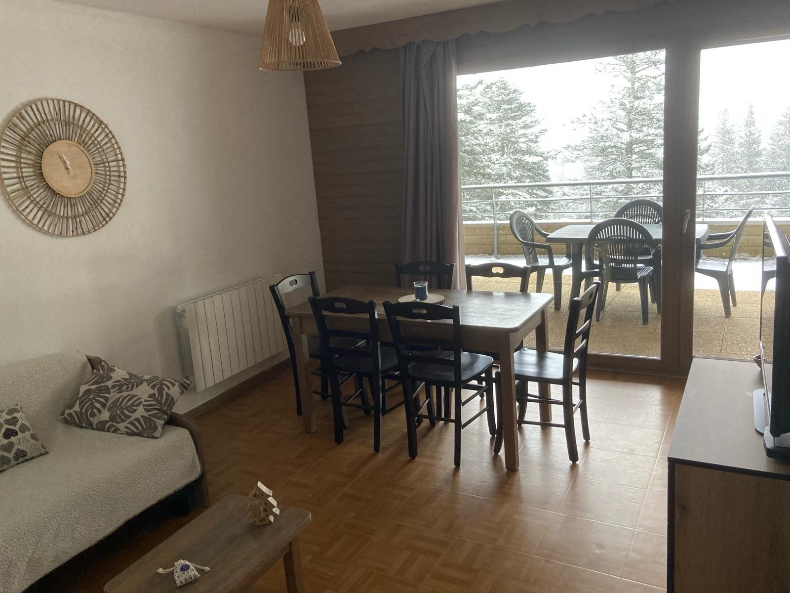 Intérieur salon-séjour l'Ecrin des neiges B12 Chamrousse