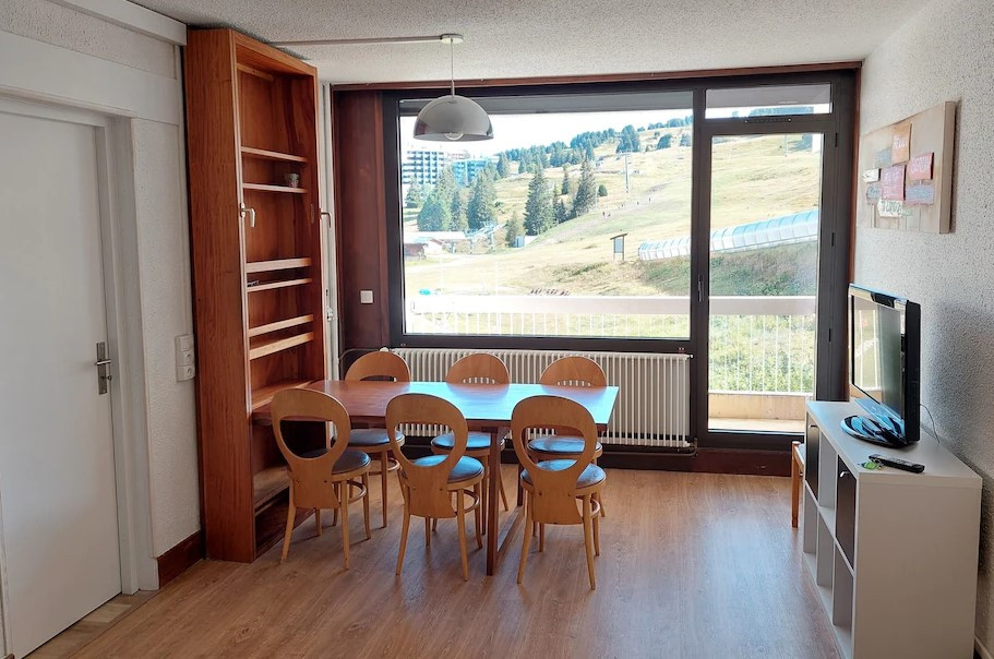 Intérieur salon séjour Le bellevue 228 Chamrousse - © DR Chamrousse réservation location appartement2 pièces 7 personnes 45m² Le Bellevue 228 station ski montagne grenoble isère alpes France