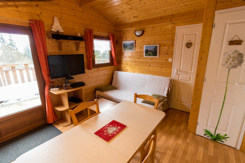 Intérieur salon séjour Le Chalet des Cimes 24 Chamrousse - © DR Chamrousse réservation location chalet 3 pièces, 6 personnes 40m² Le Chalet des cimes 24 station ski montagne grenoble isère alpes France