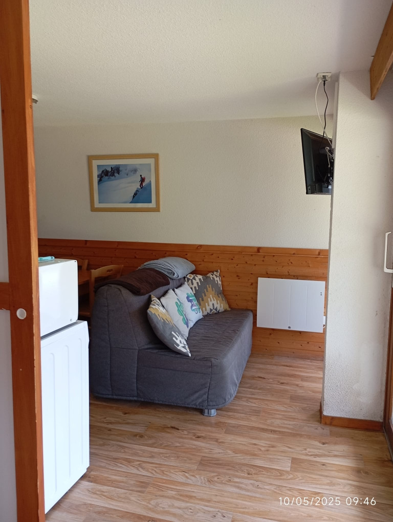 Intérieur salon séjour Les Arolles A02 Chamrousse