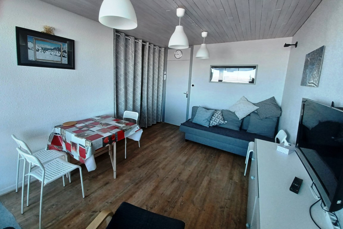 Intérieur salon séjour Les Carlines studio Chamrousse - © DR Chamrousse réservation location appartement studio 4 personnes 25m² Les Carlines studio station ski montagne grenoble isère alpes France