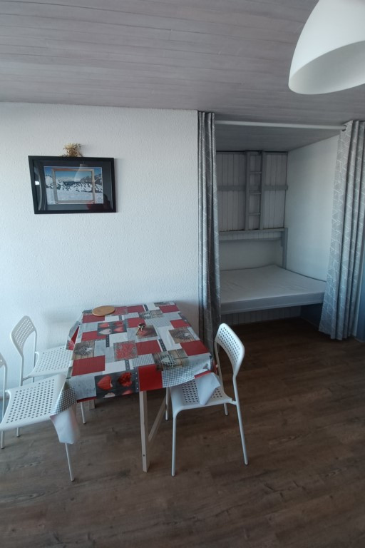 Intérieur salon séjour Les Carlines studio Chamrousse - © DR Chamrousse réservation location appartement studio 4 personnes 25m² Les Carlines studio station ski montagne grenoble isère alpes France