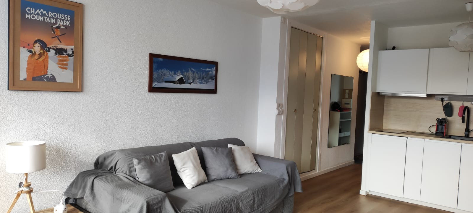 Intérieur salon séjour studio cabine 4 Eterlou 508 Chamrousse