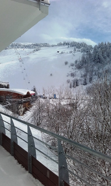 Intérieur vue balcon Les Gentianes RDC Chamrousse Intérieur vue balcon Les Gentianes RDC Chamrousse
