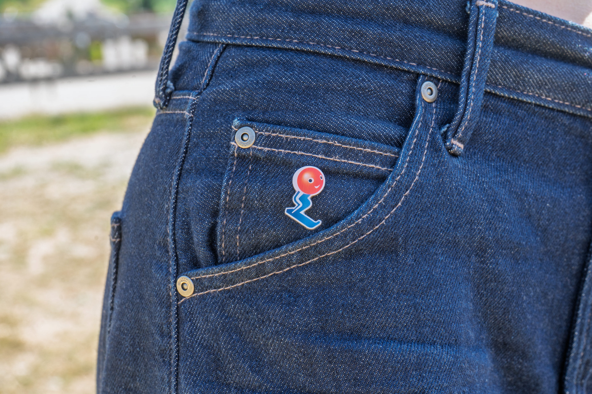 Pin's JO 1968 Grenoble Chamrousse COLJOG - © EM - OT Chamrousse Chamrousse pin's schuss jeux olympiques JO 1968 COLJOG boutique souvenir cadeau station ski montagne grenoble isère alpes france