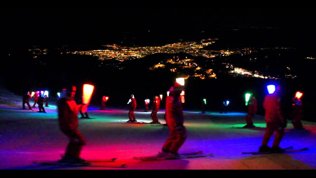 Torchlight descent by the ESF French ski school