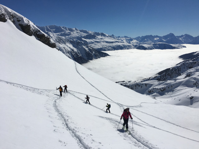 ski touring - © bureau des guides de chamrousse ski touring