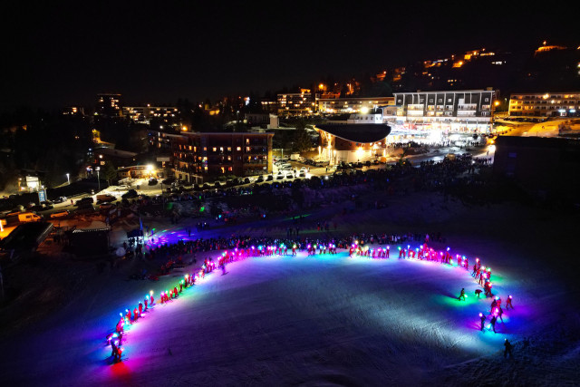 Torchlight descent by Chamrousse ESF instructors