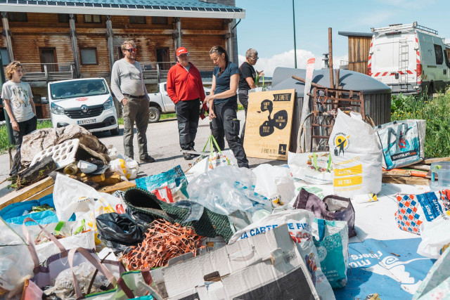 Chamrousse Propre - Waste collection day for resort employees - © CH - OT Chamrousse Chamrousse Propre - Waste collection day for resort employees