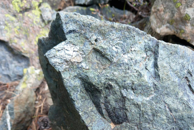 Geology serpentinized peridotite rock Chamrousse
