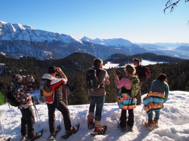 Sortie raquettes Bureau des Guides et Accompagnateurs de Chamrousse - © Bureau des Guides et Accompagnateurs de Chamrousse Sortie raquettes Bureau des Guides et Accompagnateurs de Chamrousse