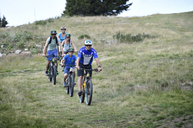 Chamrousse bike patrol - © ©Fred Guerdin Chamrousse bike patrol