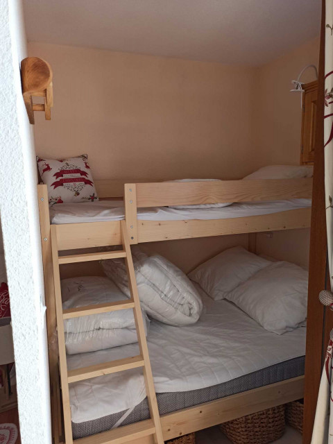 _lv_images__lot_0015100604_04_6043863