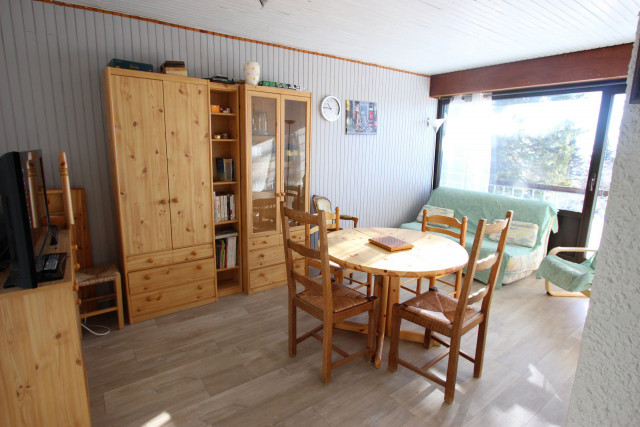 _lv_images__lot_0016190428_03_5792591