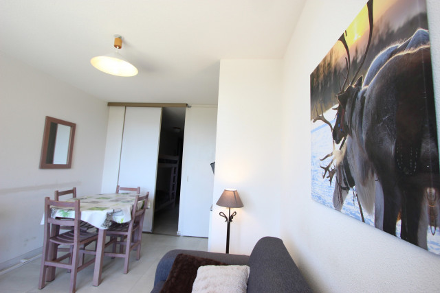 _lv_images__lot_0016190439_04_6056795