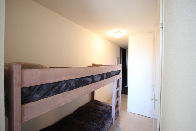 _lv_images__lot_0016190439_06_5918870