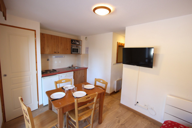 _lv_images__lot_0016190469_03_5790035