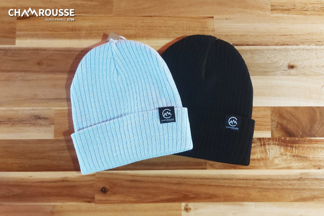 chamrousse-bonnet-bleu-noir-icotype-boutique-souvenir-cadeau-station-ski-montagne-grenoble-isere-alpes-france-5711378