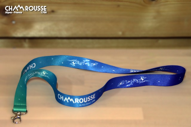Chamrousse souvenirladen geschenk lanyard umhängeband schlüsselanhänger badge station bergstation ski grenoble isère alpes frankreich
