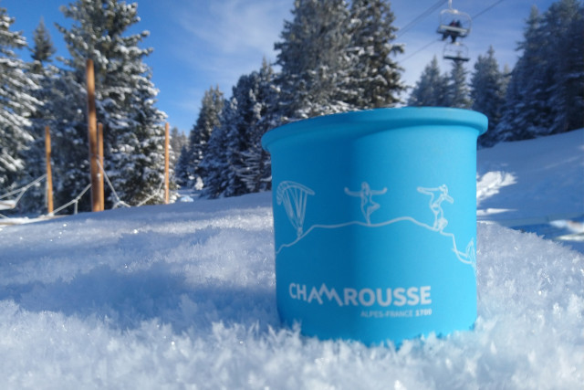 Mug bleu en métal mat Chamrousse