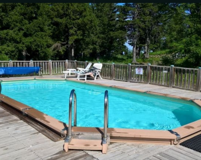 Extérieur piscine chalet des cimes n°30 Chamrousse - © DR Chamrousse réservation location chalet 6 personnes 3 pièces 40m² chalet des cimes station ski montagne grenoble isère alpes france