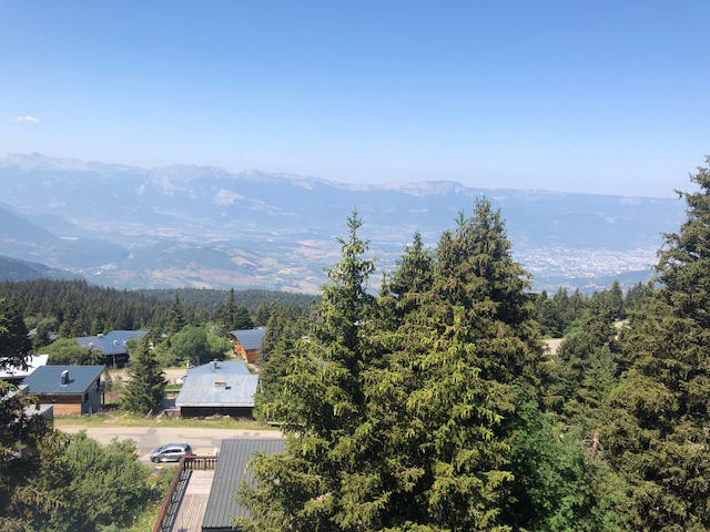 exterieur-vue-balcon-2pc6-cytises-405-chamrousse