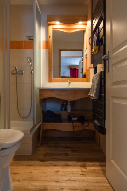 int-rieur-salle-de-bain-drosera-f13-chamrousse-6438545