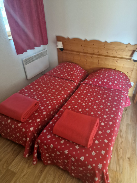 Intérieur chambre 1 3P6 VDB Arolles B21 Chamrousse