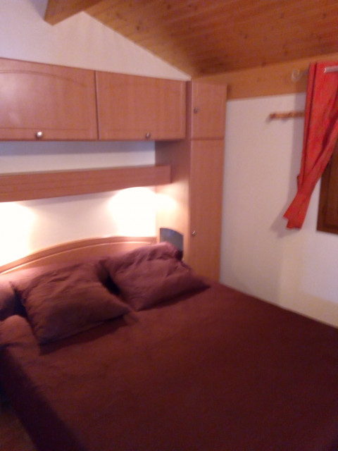 Intérieur chambre 2 3P6 chalet des cimes 3 Chamrousse