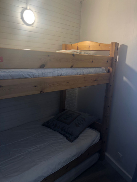 Intérieur chambre 2 lits superposés La Croisette 406 Chamrousse