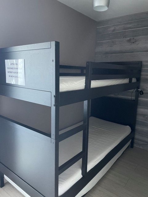 Intérieur chambre 2 lits superposés Le Chamois 305 Chamrousse