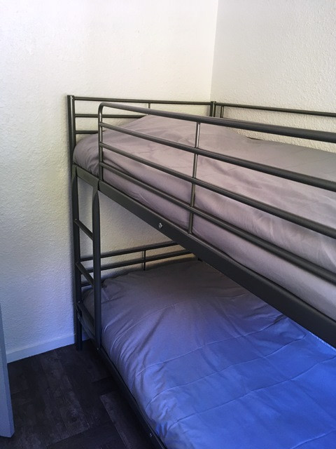 Intérieur chambre 2 lits superposés Les gentianes appart Geromin Chamrousse