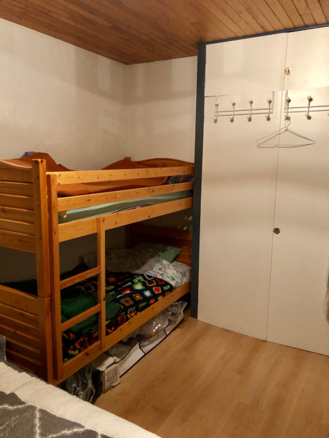 Intérieur chambre 2P6 le Chamois 105 Chamrousse
