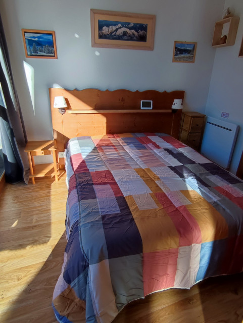 Intérieur chambre double appartement Joubarbes C01 Chamrousse Intérieur chambre double appartement Joubarbes C01 Chamrousse