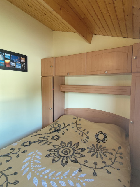 Intérieur chambre double chalet des cimes n°15 Chamrousse Intérieur chambre double chalet des cimes n°15 Chamrousse