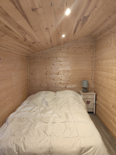 Intérieur chambre double chalet des cimes n°15 Chamrousse Intérieur chambre double chalet des cimes n°15 Chamrousse