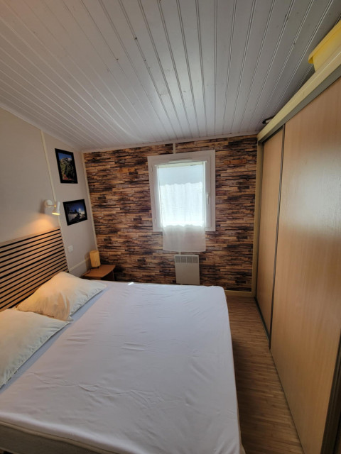 Intérieur chambre double chalet des cimes n°30 Chamrousse Intérieur chambre double chalet des cimes n°30 Chamrousse