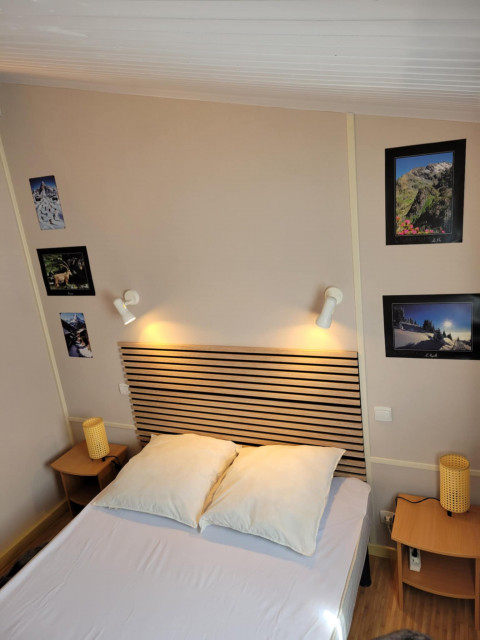 Intérieur chambre double chalet des cimes n°30 Chamrousse Intérieur chambre double chalet des cimes n°30 Chamrousse