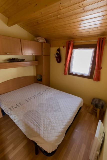 Intérieur chambre double Le Chalet des Cimes 24 Chamrousse