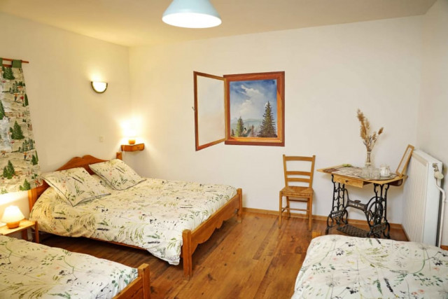 Intérieur chambre l'Etape de Fanfoué Chamrousse