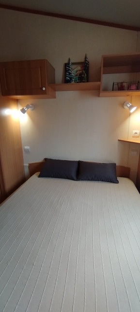 interieur-chambre-lit-double-3p6-chalet-des-cimes-16-6410916