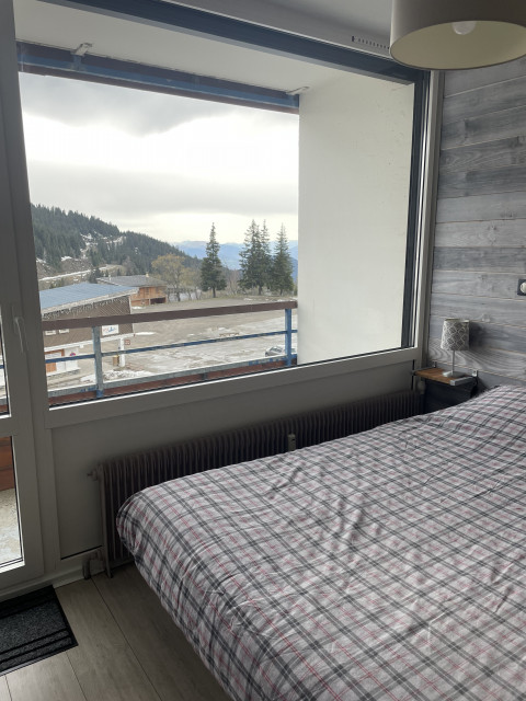 Intérieur chambre lit double Le Chamois 305 Chamrousse