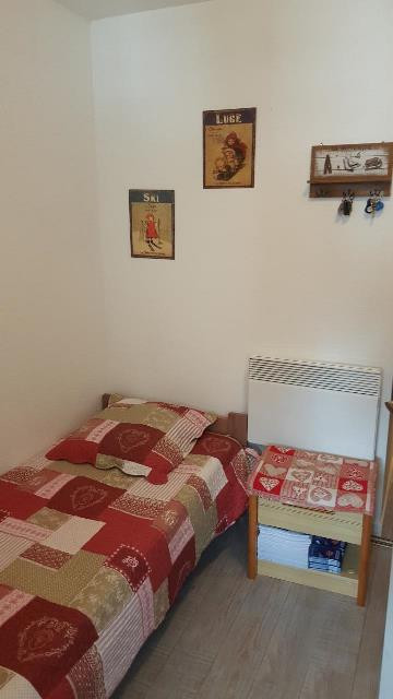 Intérieur chambre lit simple Les Marmottes 53 Chamrousse Intérieur chambre lit simple Les Marmottes 53 Chamrousse