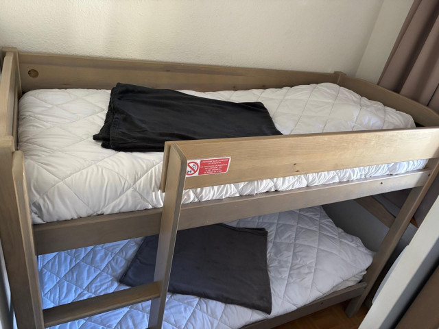 Intérieur chambre lits superposés l'Ecrin des neiges B12