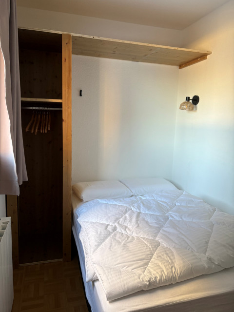 interieur-chambre1-4p8ecrinc56-chamrousse-6472013 interieur-chambre1-4p8ecrinc56-chamrousse-6472013