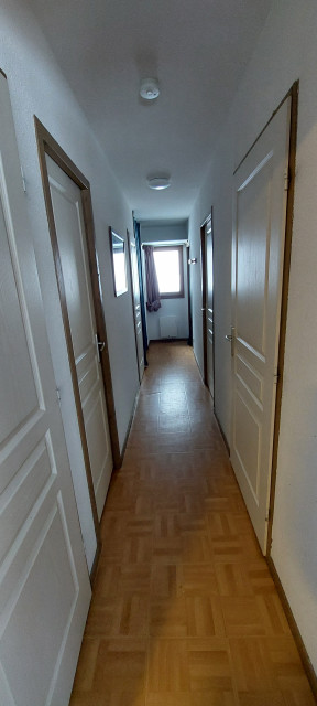 Intérieur couloir Ecrin des neiges C06 Chamrousse