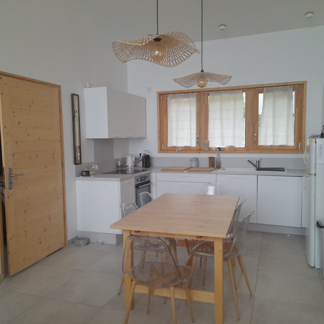 Intérieur cuisine chalet nounours Chamrousse