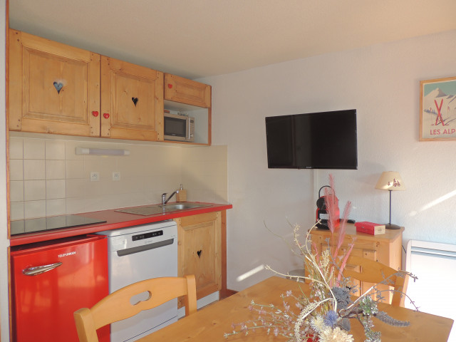 Intérieur cuisine L'Aster A16 Chamrousse - © DR Chamrousse réservation location appartement 1 pièces 4 personnes 25m² L'Aster A16 station ski montagne grenoble isère alpes France